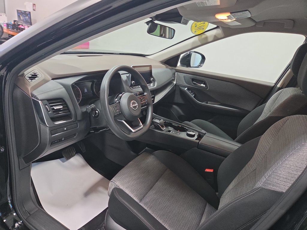 Used 2023 Nissan Rogue SV AWD/4WD image 28