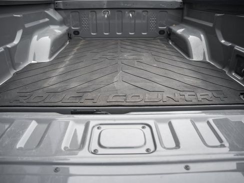 Used 2021 Jeep Gladiator Overland w/ Popular Equipment Package image 12