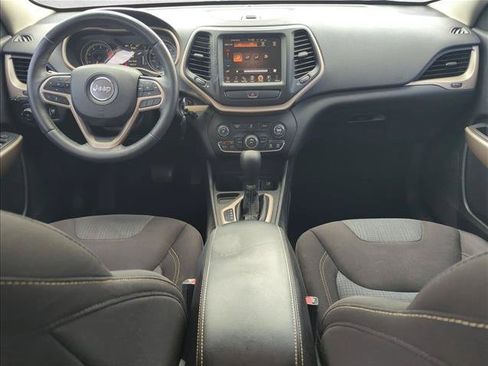 Used 2017 Jeep Cherokee Latitude FWD image 17