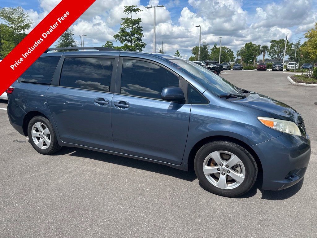 Used 2017 Toyota Sienna LE FWD image 4