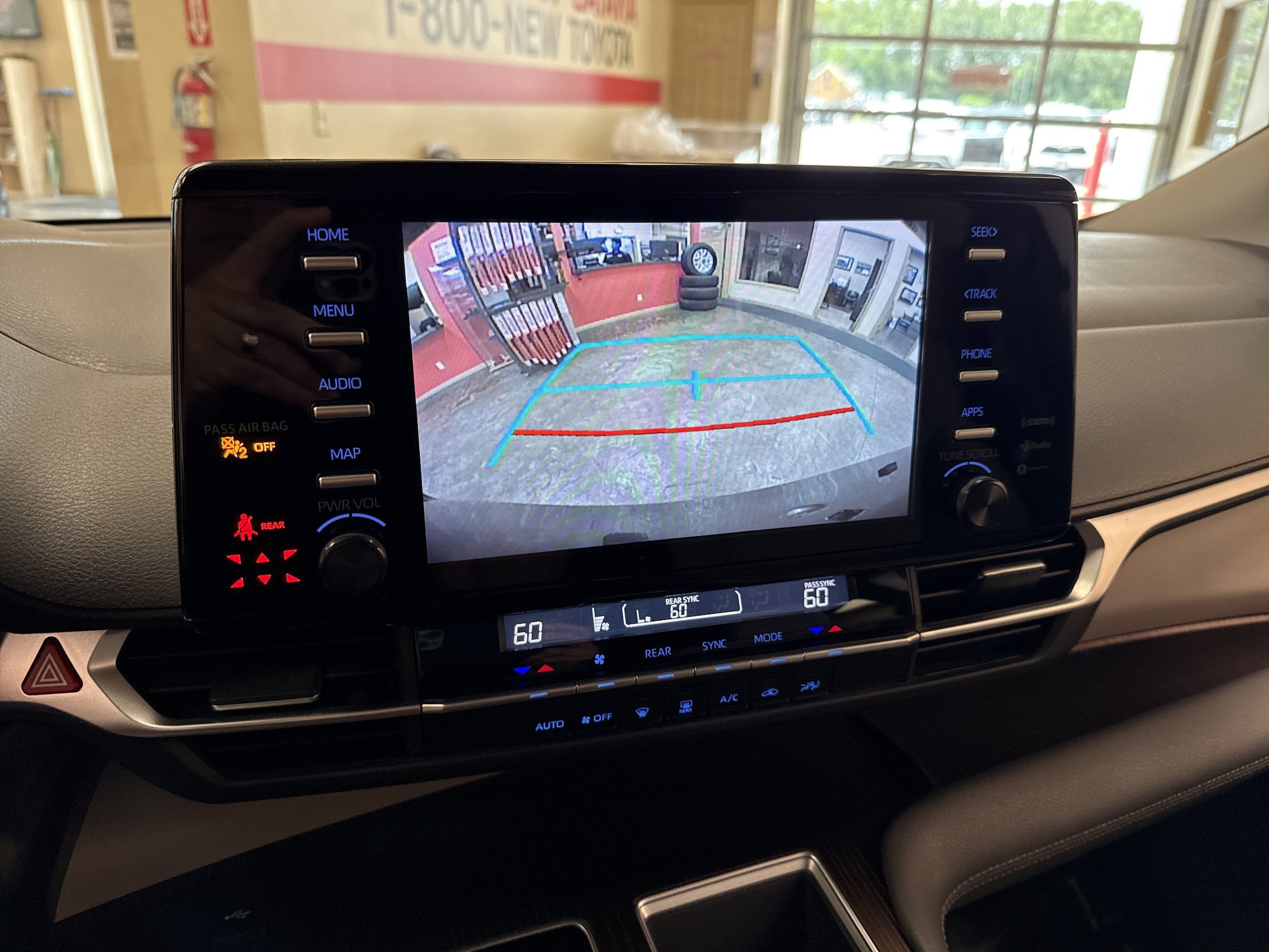 Used 2023 Toyota Sienna LE FWD image 28
