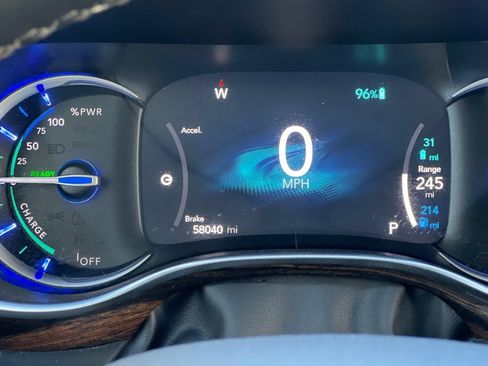 Used 2023 Chrysler Pacifica Limited FWD image 35