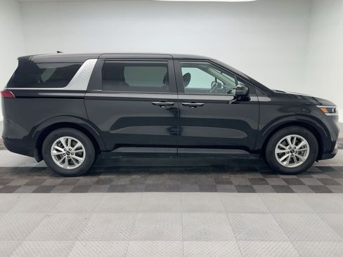 Used 2022 Kia Carnival LX image 8
