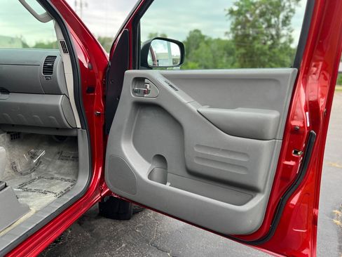 Used 2016 Nissan Frontier SV AWD/4WD image 36
