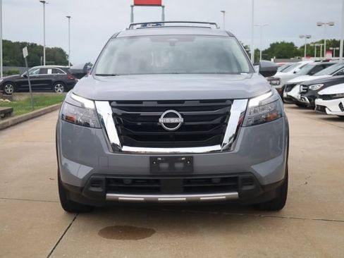 Used 2025 Nissan Pathfinder Platinum w/ Cargo Package FWD image 3