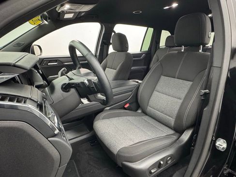 Used 2025 GMC Acadia Elevation image 17