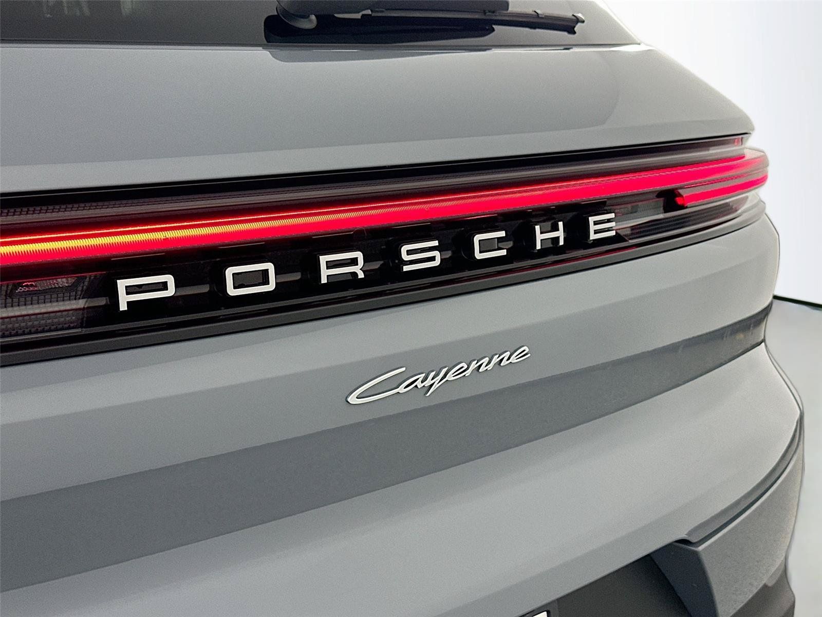 Certified 2026 Porsche Cayenne AWD/4WD image 17