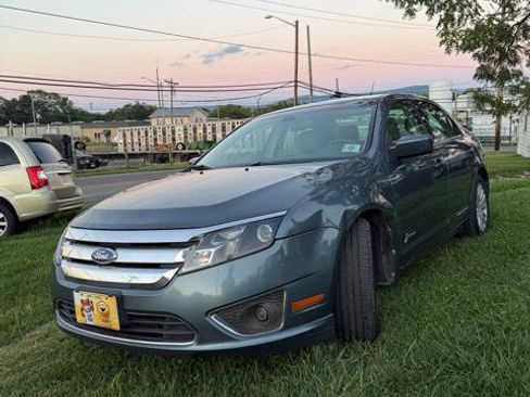 Used 2011 Ford Fusion Hybrid w/ 502A Rapid Spec Order Code FWD image 4