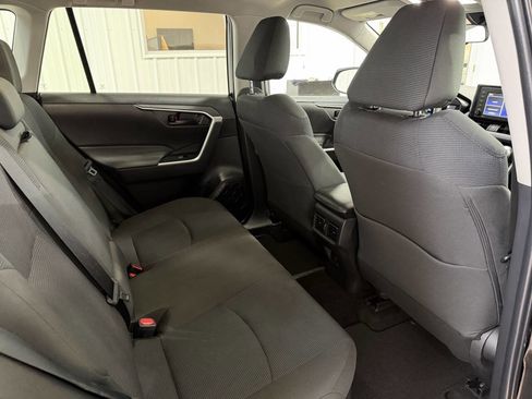 Used 2022 Toyota RAV4 LE image 27