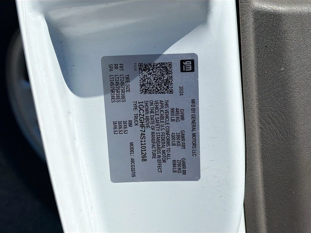 Used 2025 Chevrolet Express 3500 Extended w/ Driver Convenience Package RWD image 27