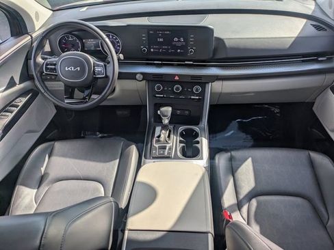Used 2024 Kia Carnival LX FWD image 15