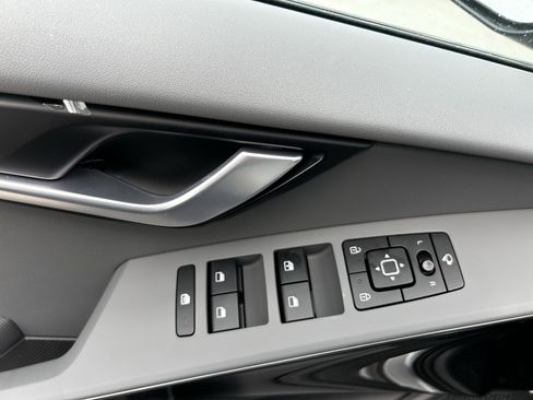 New 2025 Kia Niro EX Touring image 15
