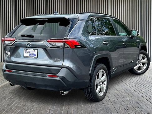 Used 2021 Toyota RAV4 XLE Premium image 3