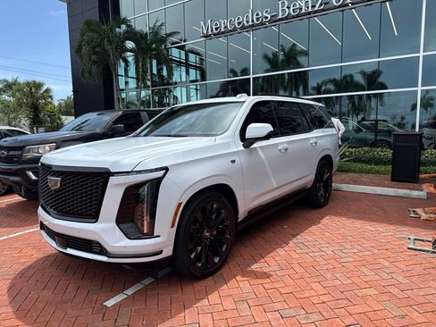 Used 2026 Cadillac Escalade Platinum Sport w/ LPO, ONYX Package AWD/4WD image 2