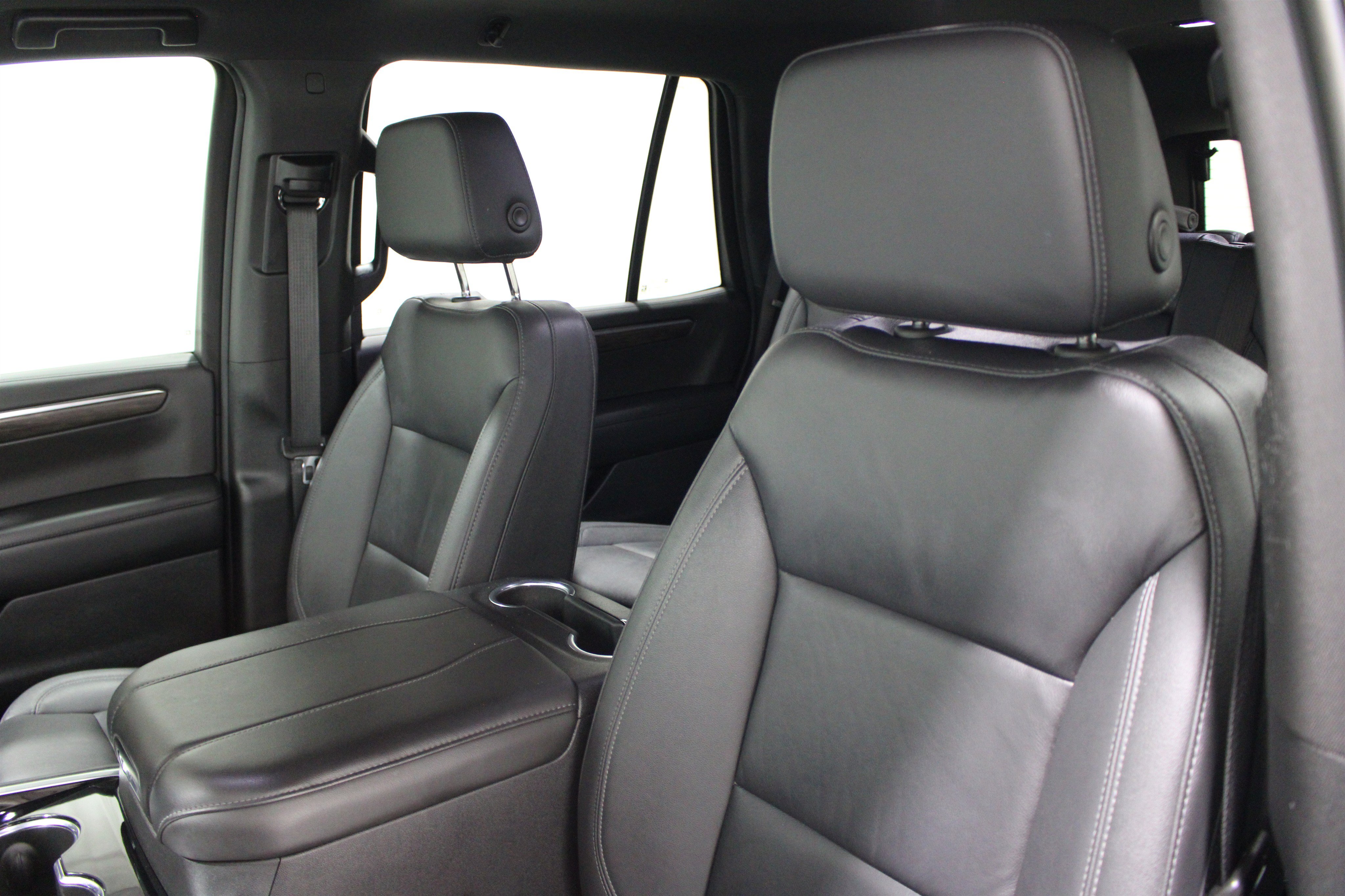 Used 2025 Chevrolet Tahoe LT w/ Comfort Package AWD/4WD image 4