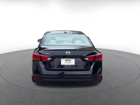 Used 2025 Nissan Altima 2.5 SV FWD image 11