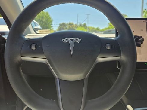 Used 2023 Tesla Model Y Long Range AWD/4WD image 19