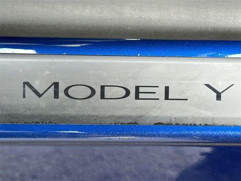 Used 2021 Tesla Model Y Long Range image 7