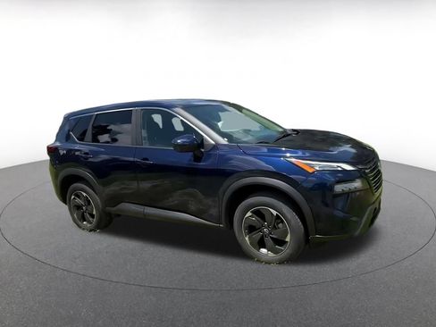 Used 2025 Nissan Rogue SV AWD/4WD image 2