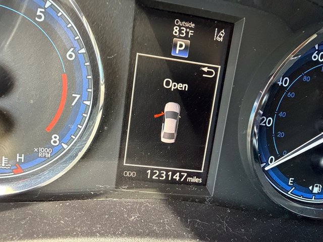 Used 2017 Toyota Corolla SE FWD image 6