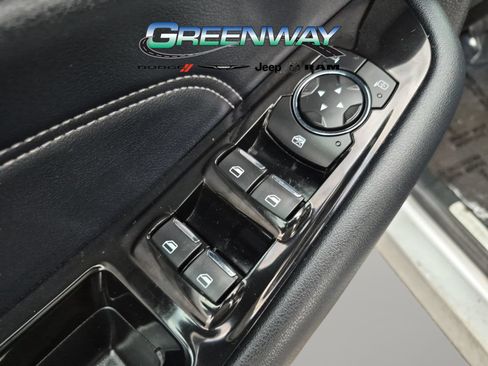 Used 2018 Ford Edge Titanium w/ Equipment Group 301A FWD image 21