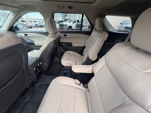 Used 2020 Ford Explorer Platinum w/ Premium Technology Package image 12