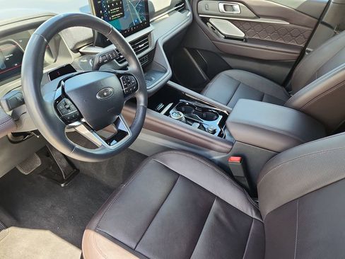 Used 2025 Ford Explorer Platinum w/ LUX Leather Package AWD/4WD image 8