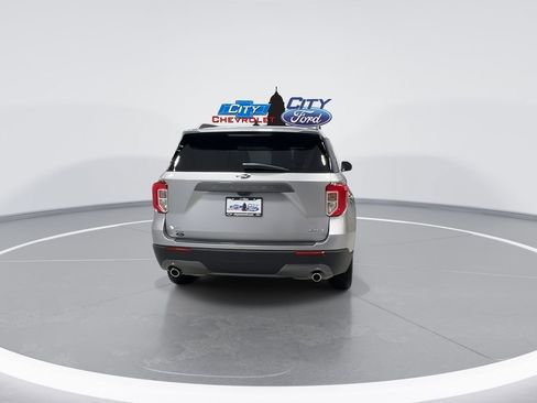Used 2023 Ford Explorer XLT w/ Equipment Group 202A image 9