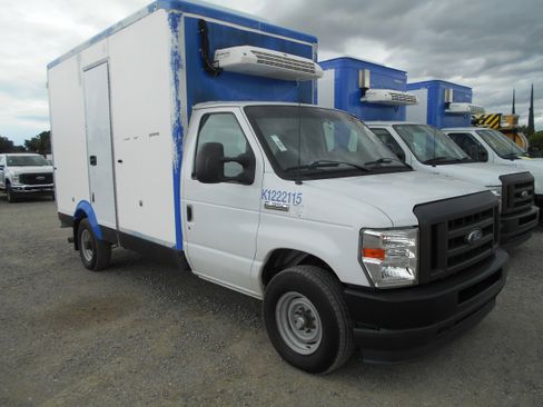 Used 2023 Ford E-350 and Econoline 350 Super Duty w/ Power Windows & Locks Group RWD image 3
