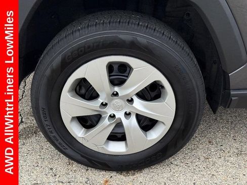 Used 2022 Toyota RAV4 LE AWD/4WD image 9