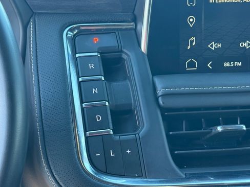 Used 2023 GMC Yukon XL SLT image 26