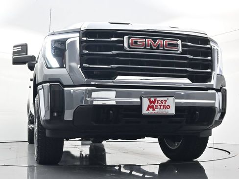 Used 2024 GMC Sierra 3500 SLE w/ SLE Value Package AWD/4WD image 29