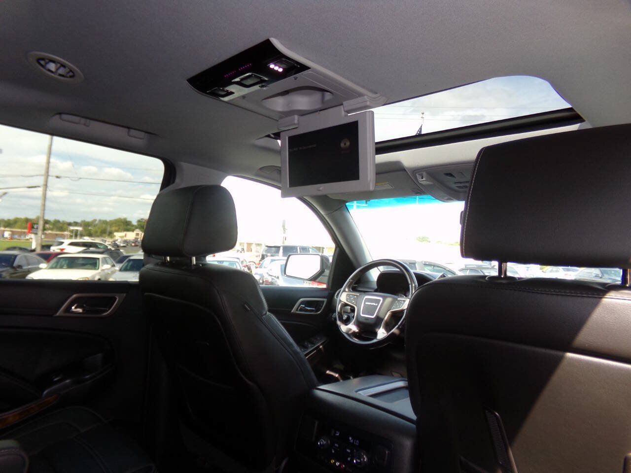 Used 2015 GMC Yukon Denali w/ Touring Package AWD/4WD image 27