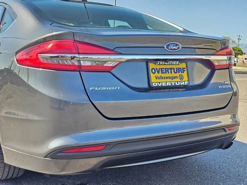 Used 2018 Ford Fusion SE image 7