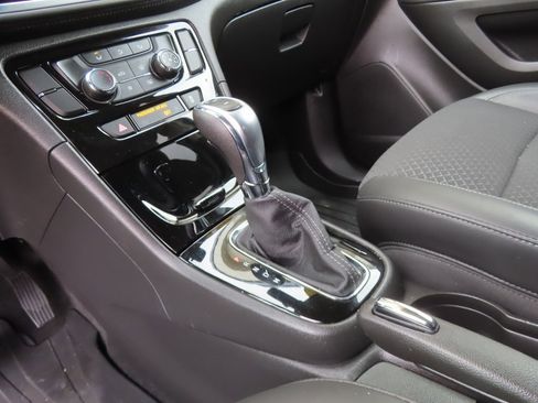 Used 2022 Buick Encore Preferred image 6