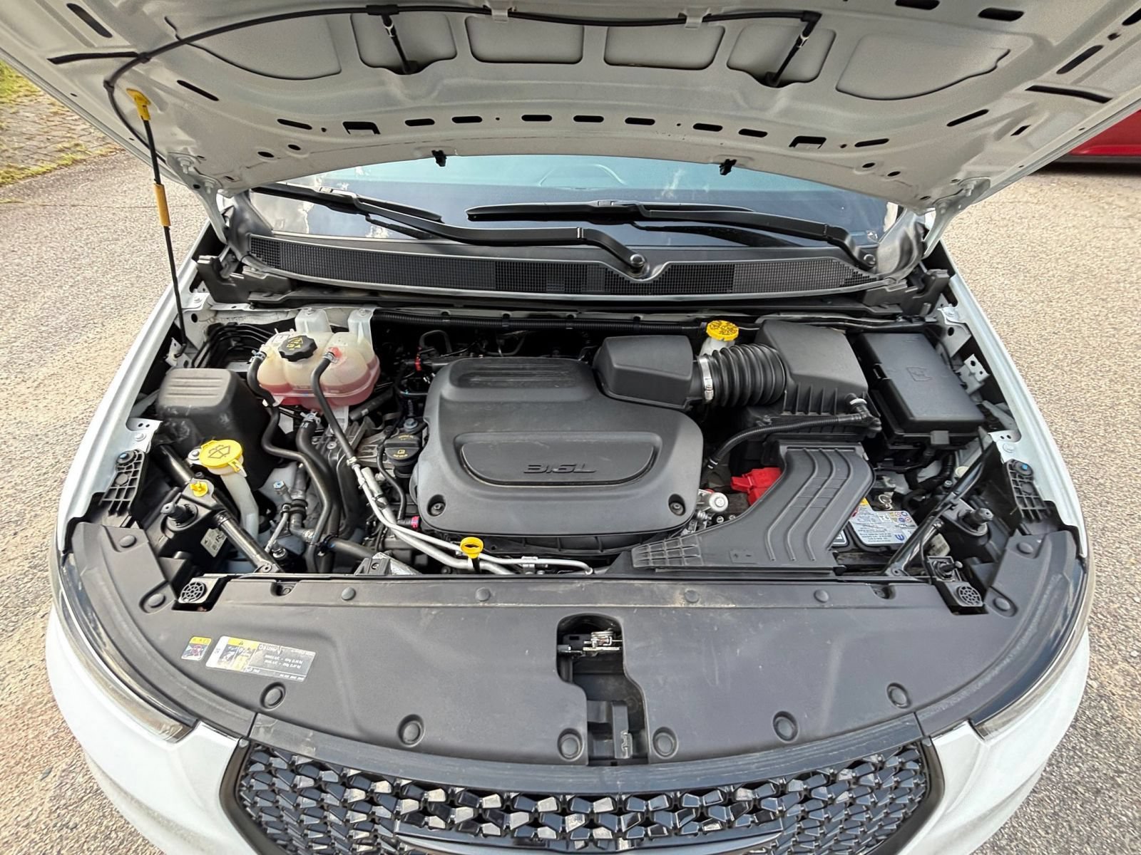Used 2025 Chrysler Pacifica Limited FWD image 35