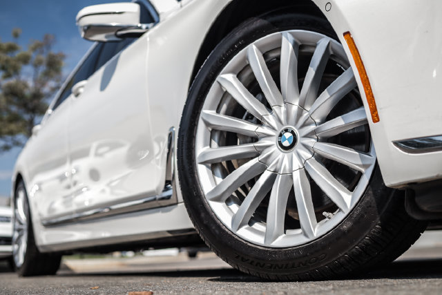 Used 2017 BMW 740i RWD image 14