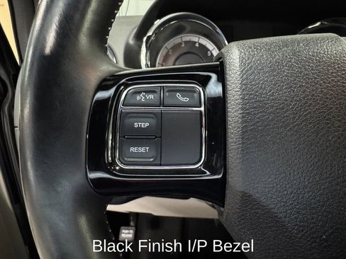 Used 2019 Dodge Grand Caravan SXT FWD image 16