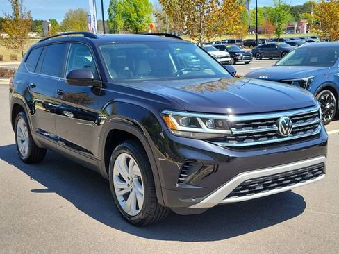 Used 2021 Volkswagen Atlas SE w/ Panoramic Sunroof Package FWD image 3