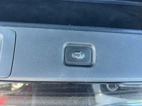 Used 2025 Lincoln Navigator Reserve image 12