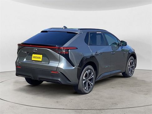 Used 2025 Toyota bZ4X FWD image 5