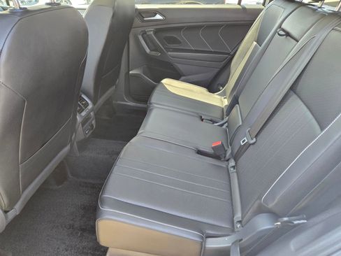 Used 2024 Volkswagen Tiguan SE w/ Panoramic Sunroof Package AWD/4WD image 17