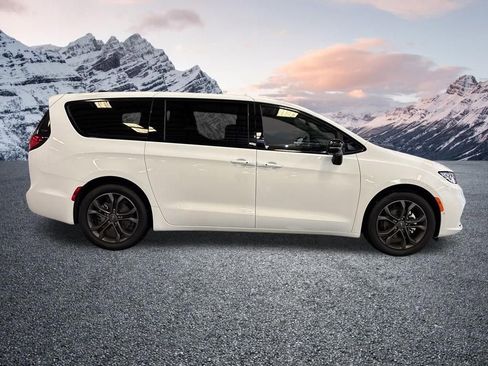 New 2026 Chrysler Pacifica Select FWD image 6