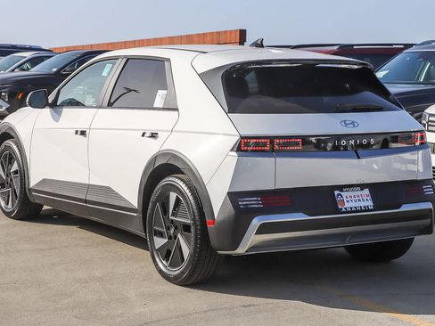 New 2026 Hyundai Ioniq 5 SEL image 4