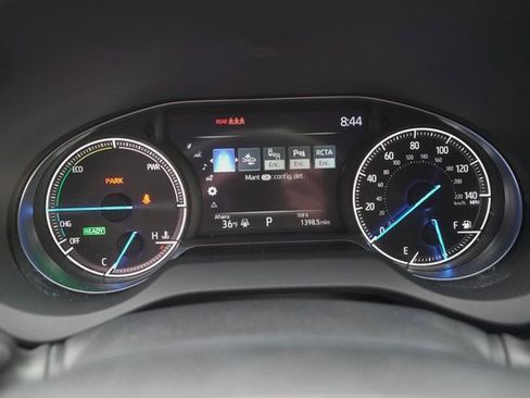 Certified 2023 Toyota Venza XLE image 28