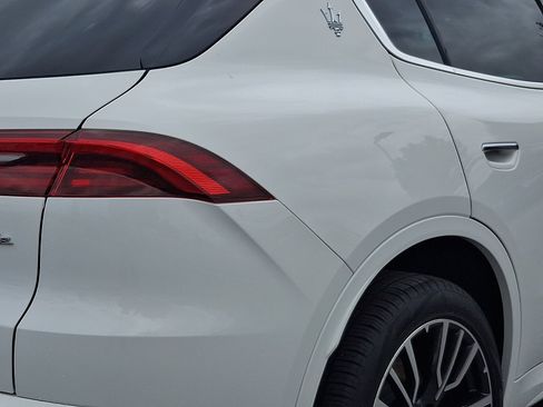 Certified 2025 Maserati Grecale Modena AWD/4WD image 16