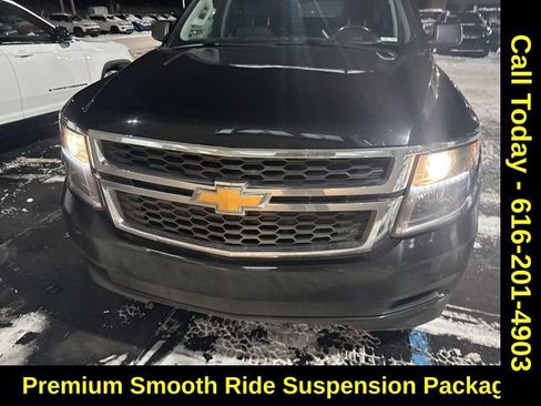 Used 2019 Chevrolet Suburban LT image 2