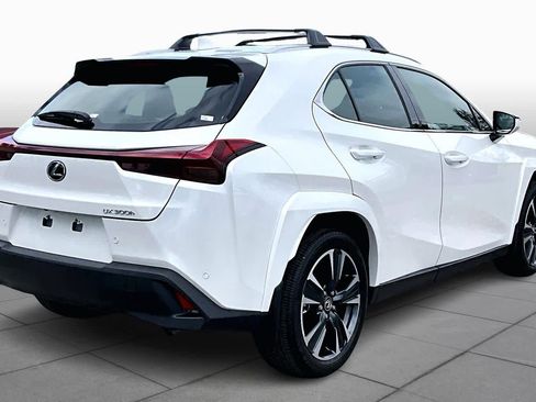 Used 2025 Lexus UX 300h FWD image 12