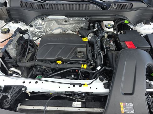 Used 2025 Chevrolet Trax LT w/ LT Convenience Package image 15