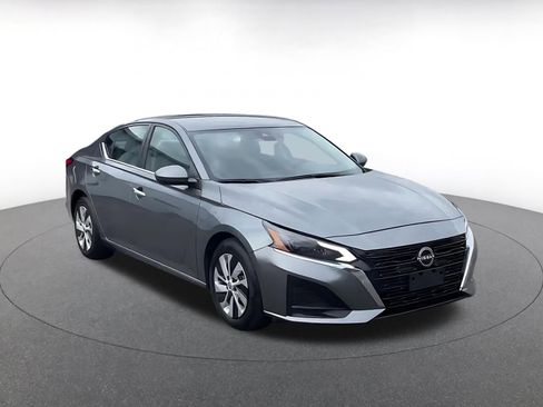 Used 2023 Nissan Altima 2.5 S image 2